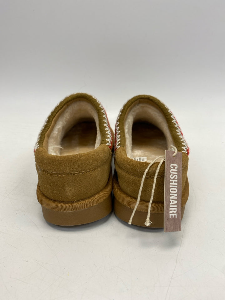 NWT Cushionaire US Shoe Size 10 Camel Slippers