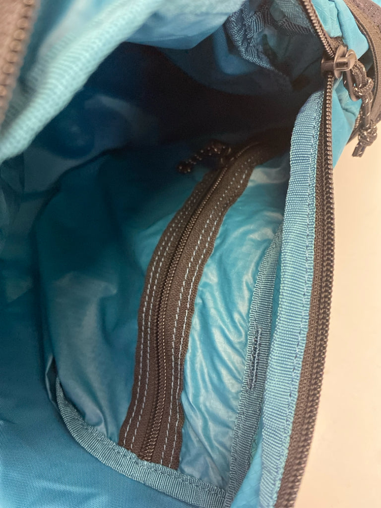 Columbia Turquoise Black Nylon Crossbody