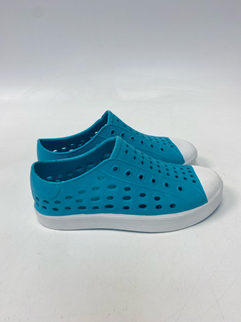 Crane SIZE 5/6 Turquoise White Perforated Girl&