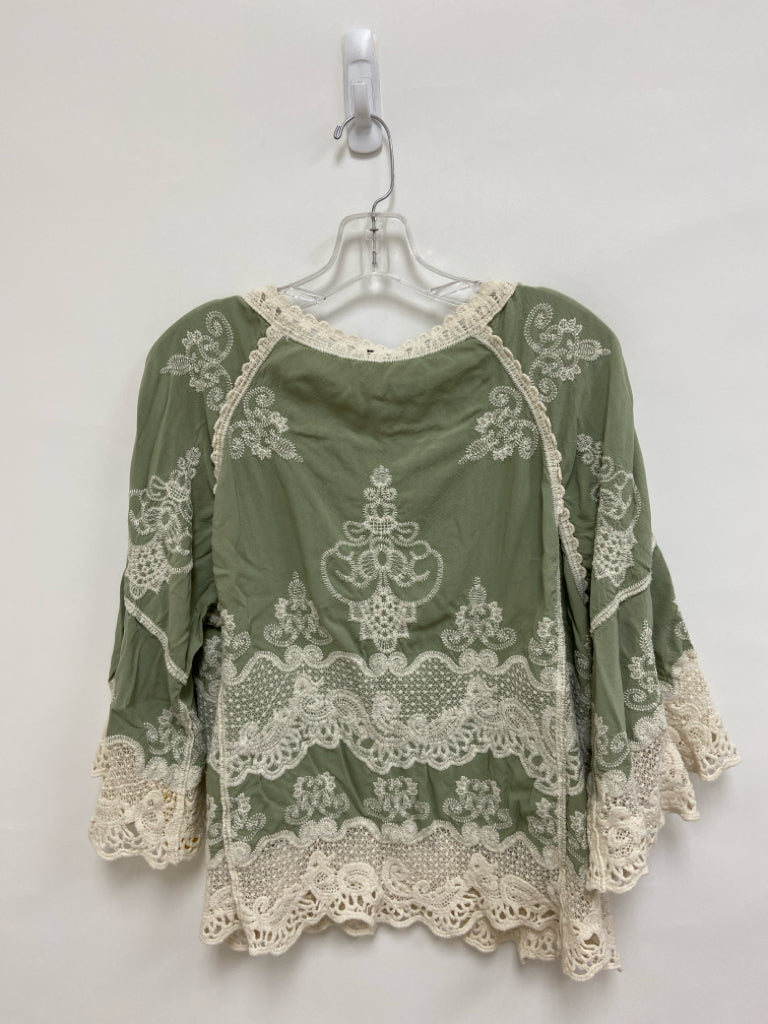 Democracy  SIZE  1X Sage Cream Embroidered Cold Shoulder Crochet Plus Size Top