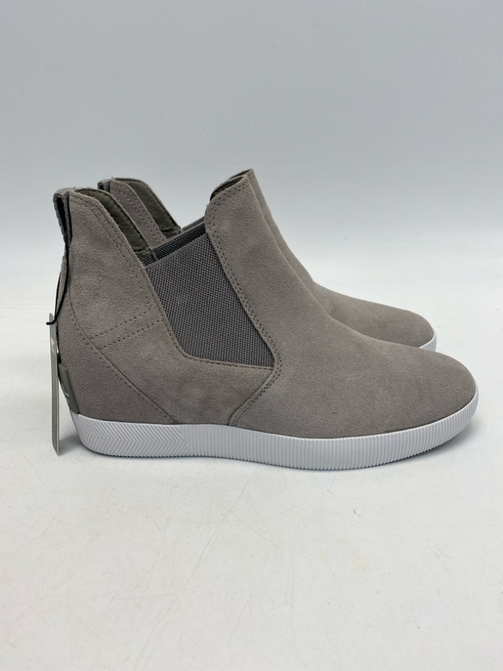 NWT Sorel  Size 9 Gray Sneakers