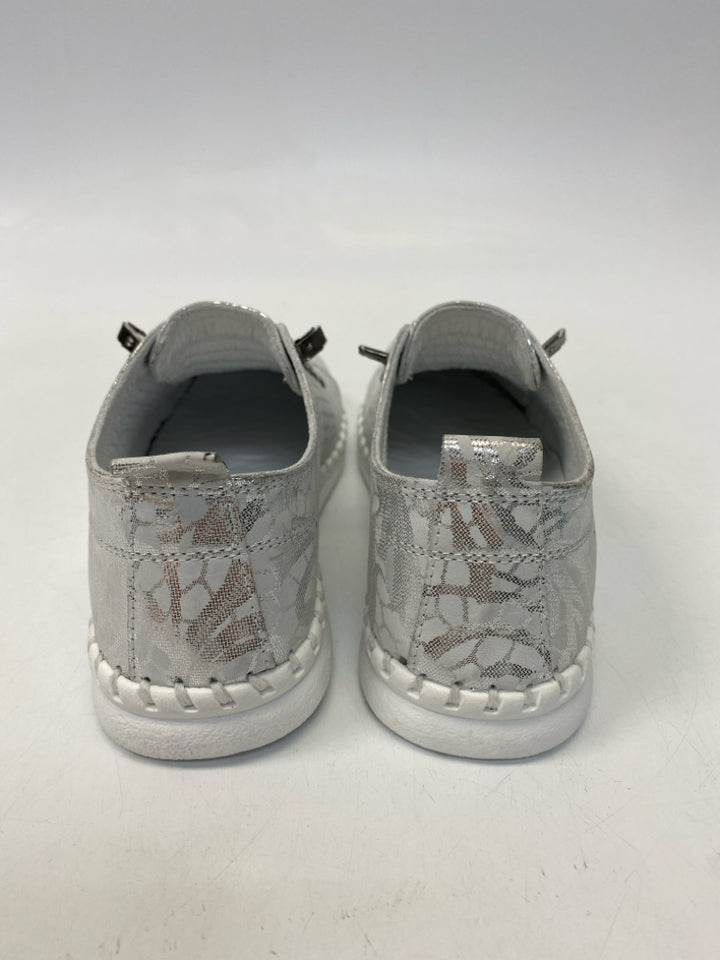 NWOT Everly  Size 37 Silver Gray Metallic Sneakers
