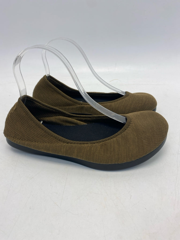 NWOT Oesh US Size 9 Brown Knit Flats