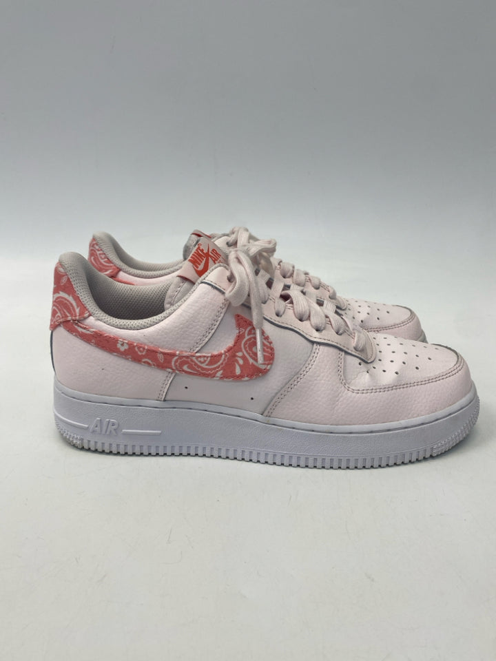 Nike  Size 9 Pink Lace-up Sneakers