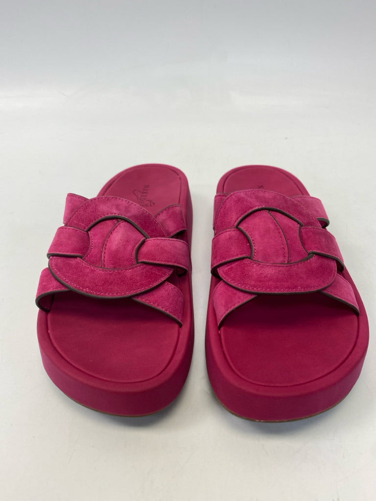NWT Naked Feet  Size 7 Fuchsia Sandals