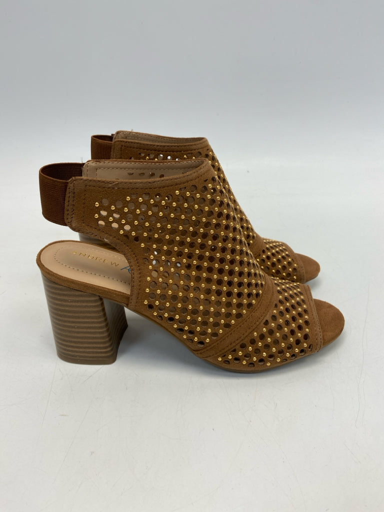NWOT  Size 7 Bronze Gold Perforated Sandals