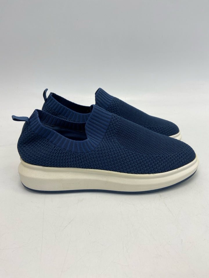 Size 9 Navy Fabric Sneakers