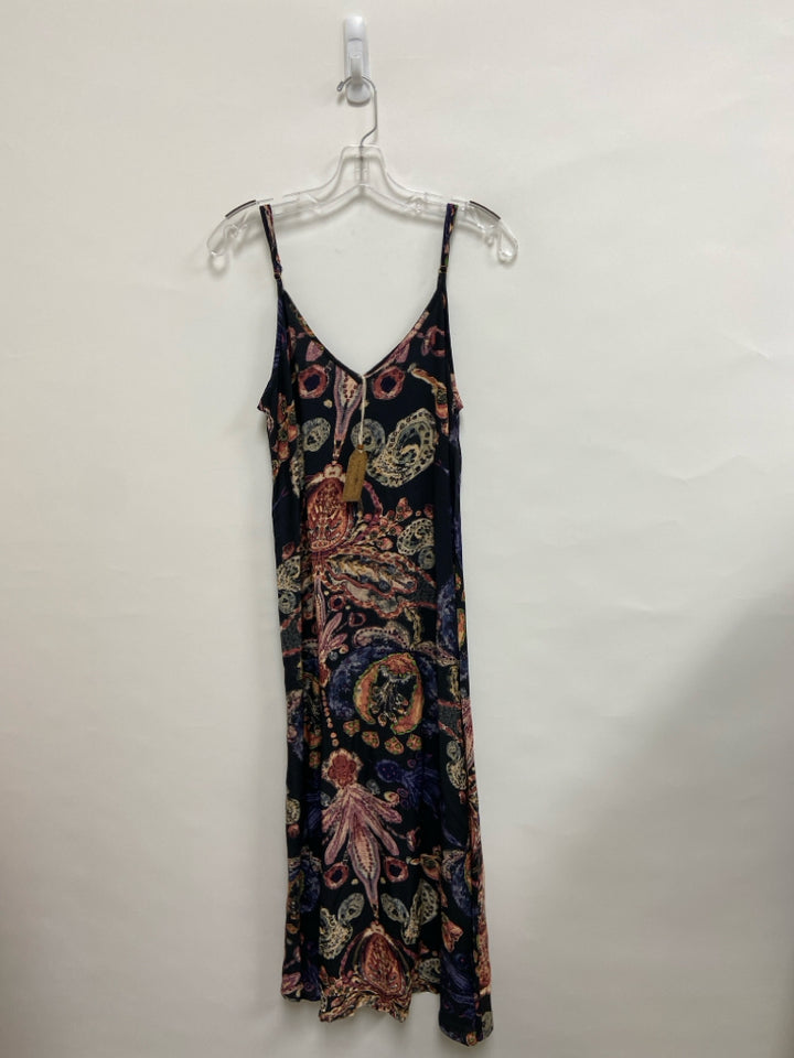 NWT Natural Life Size M Black Burgundy/Tan Floral Sleeveless Ladies Dress