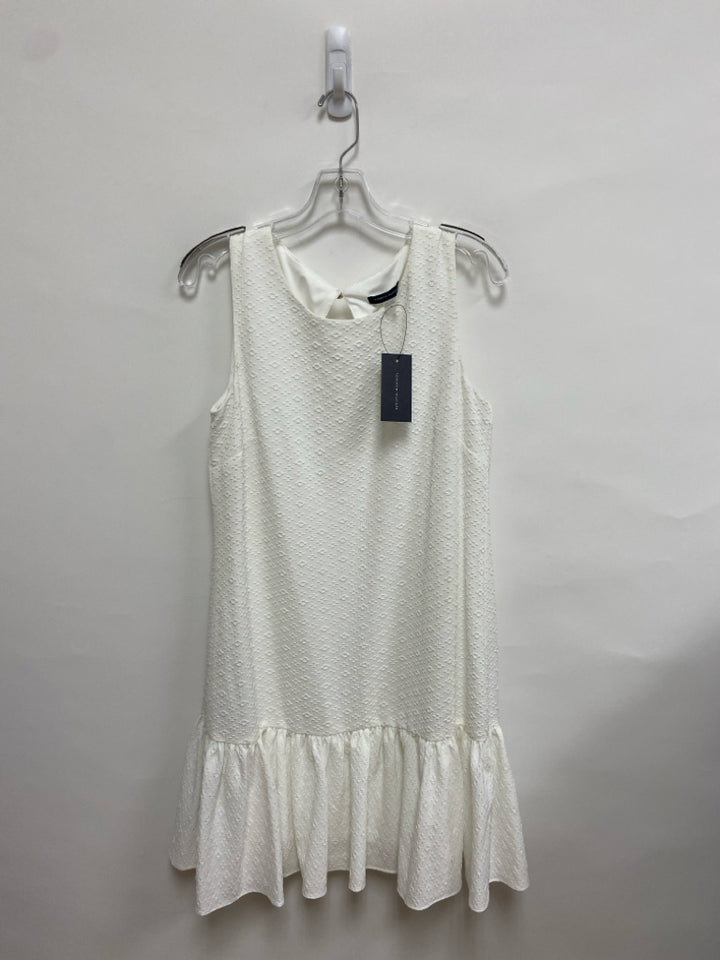 NWT Tommy Hilfiger Size 10 White Flowers Sleeveless Embossed Ladies Dress