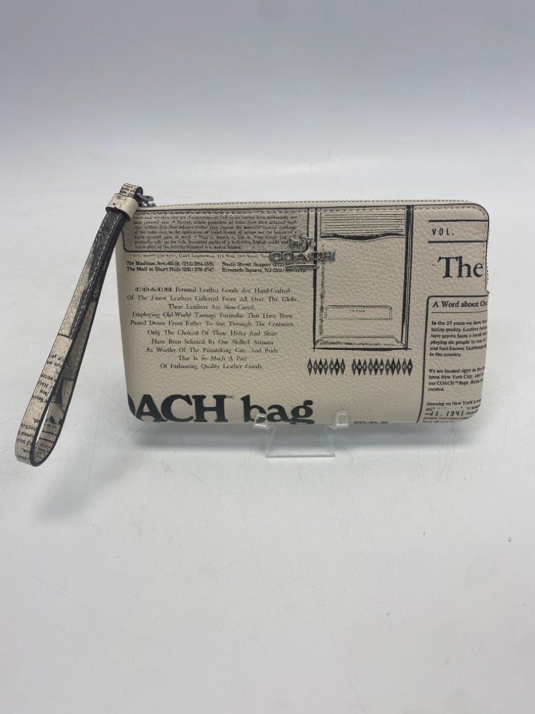 Coach  Large Corner Zip Newspaper Print  Wristlet CDE80