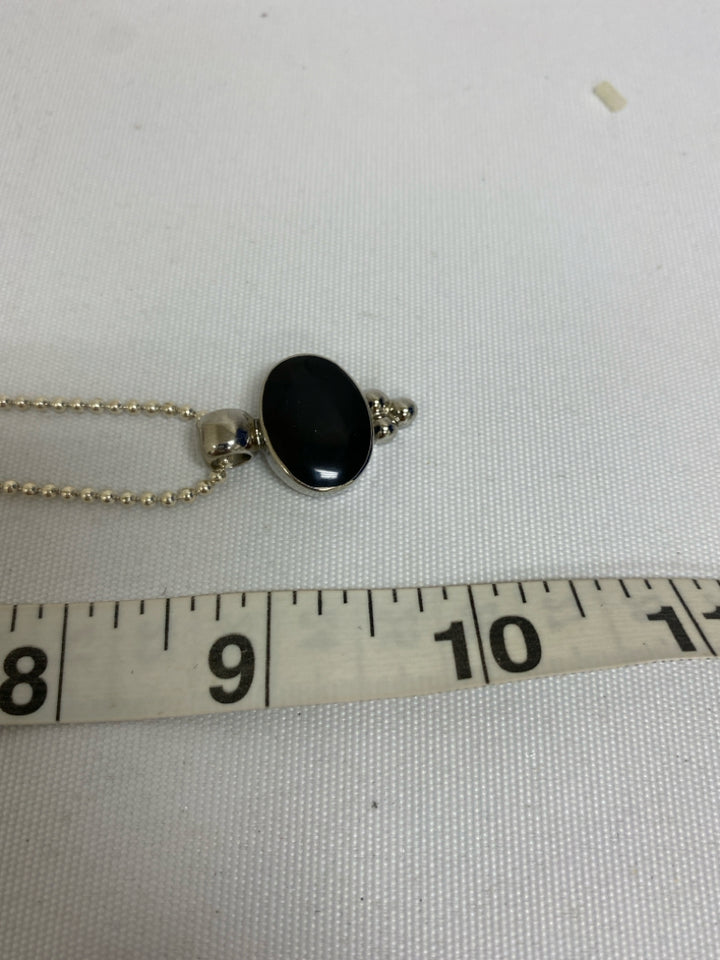 NWT Silver Black Oval(s) Necklace
