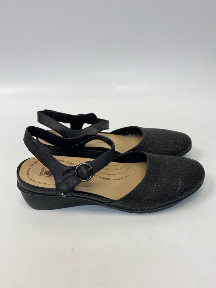Revere  Size 11 Black Flats
