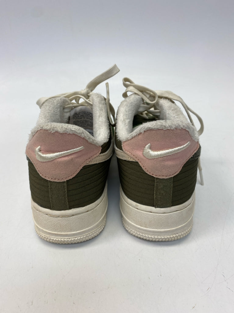 Nike SIZE 6.5 Green Girl&