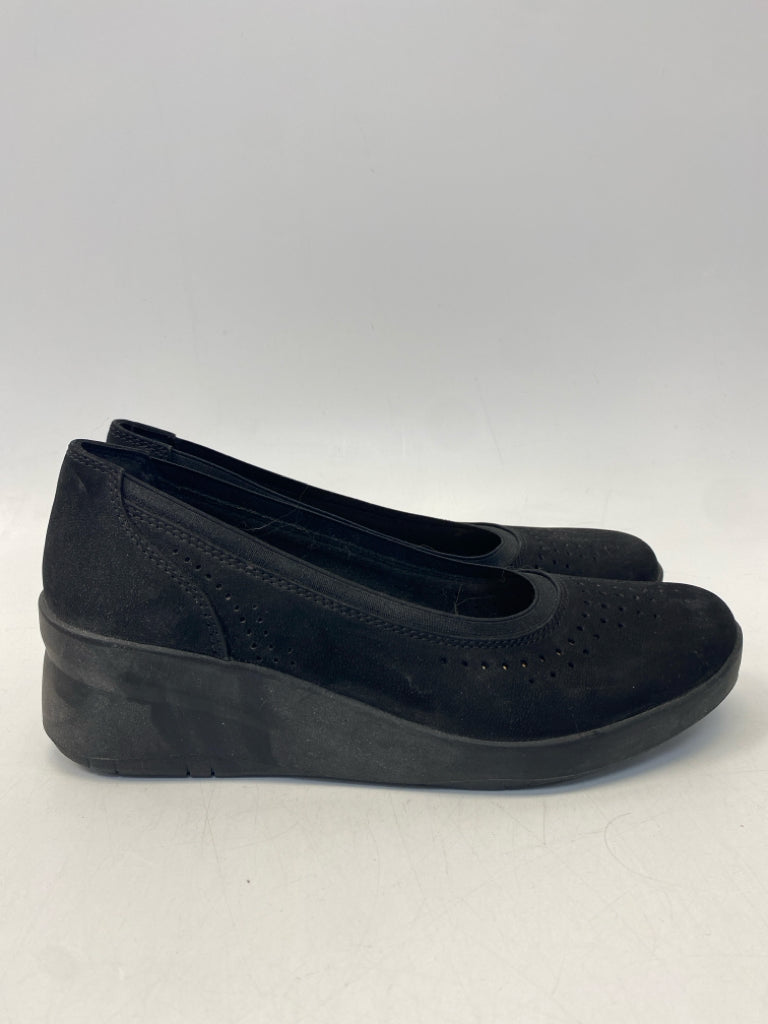 Clarks US Shoe Size 8.5 Black Perforated Heels