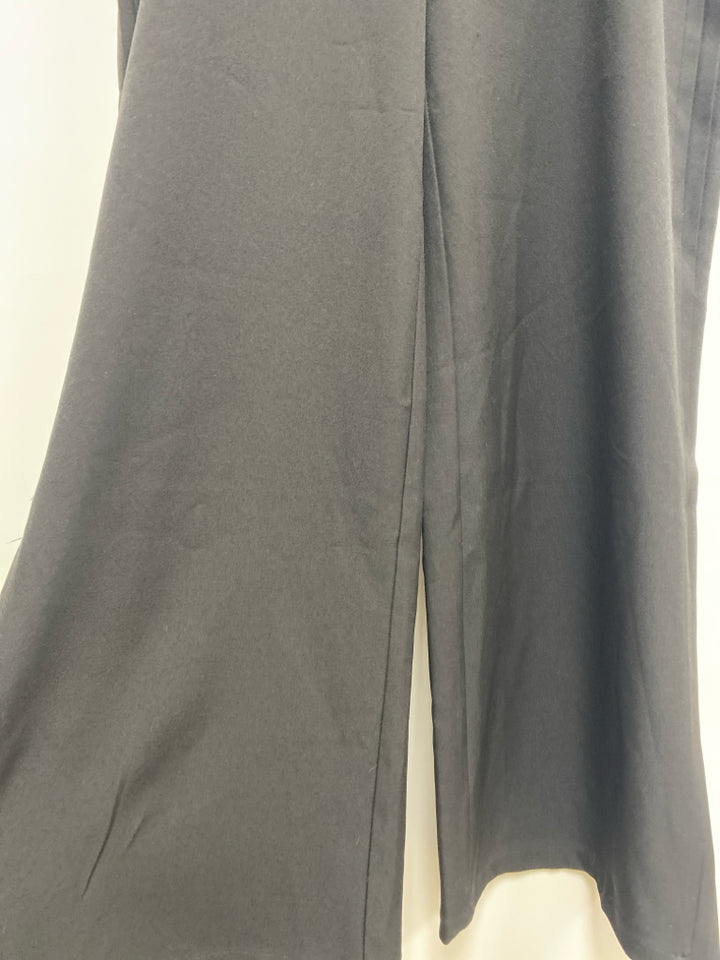 NWT Size L Black Pleated Ladies Pants