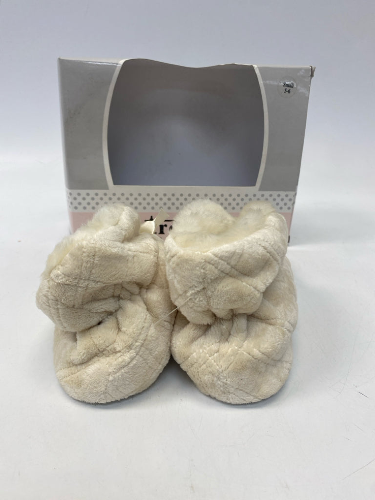 NEW/PKG  Size 5/6 Cream Slippers