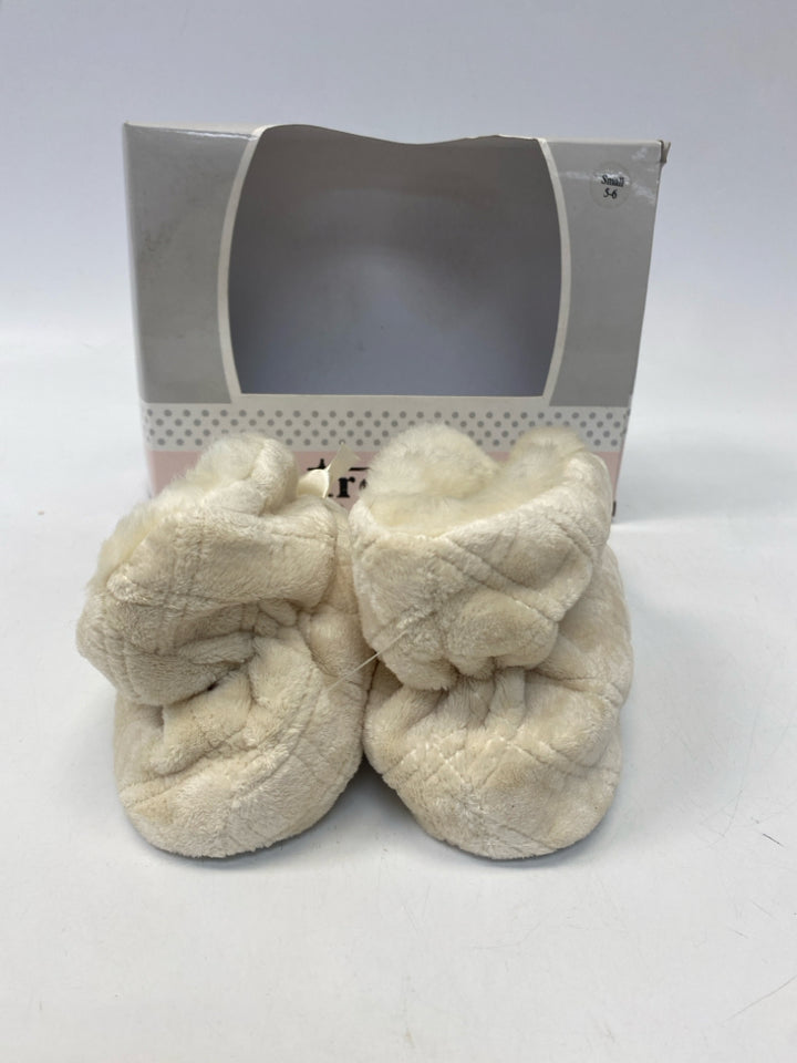NEW/PKG  Size 5/6 Cream Slippers