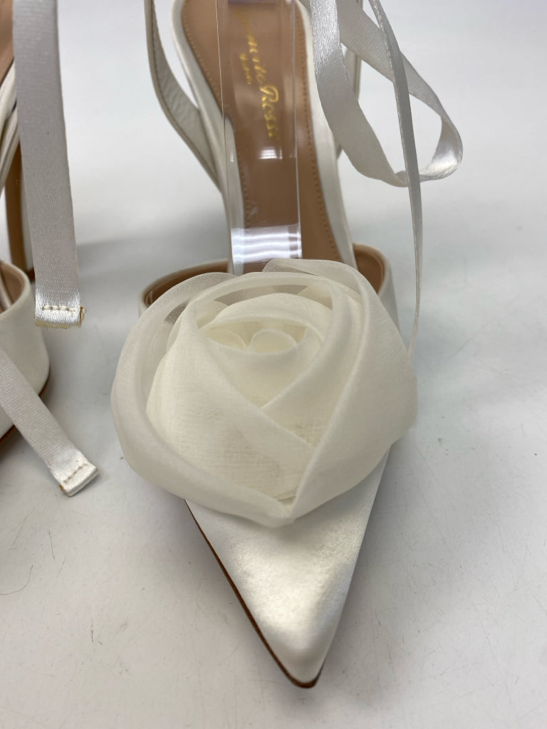 NWOT Gianvito Rossi  Size 38 White Rosette(s) Heels