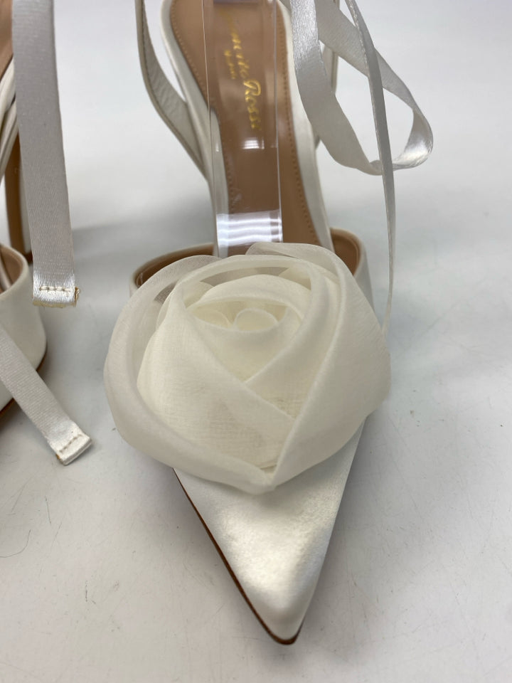 NWOT Gianvito Rossi  Size 38 White Rosette(s) Heels