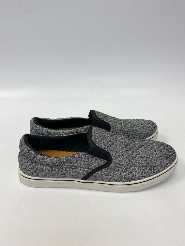 NWOT Bernie Mev  Size 40 Silver Woven Sneakers