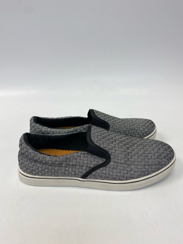 NWOT Bernie Mev  Size 40 Silver Woven Sneakers