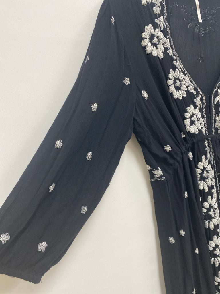 Free People Size L Black White Embroidered V Neck Ladies Dress