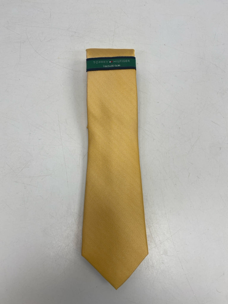 NWOT Tommy Hilfiger Yellow/Blue Men&