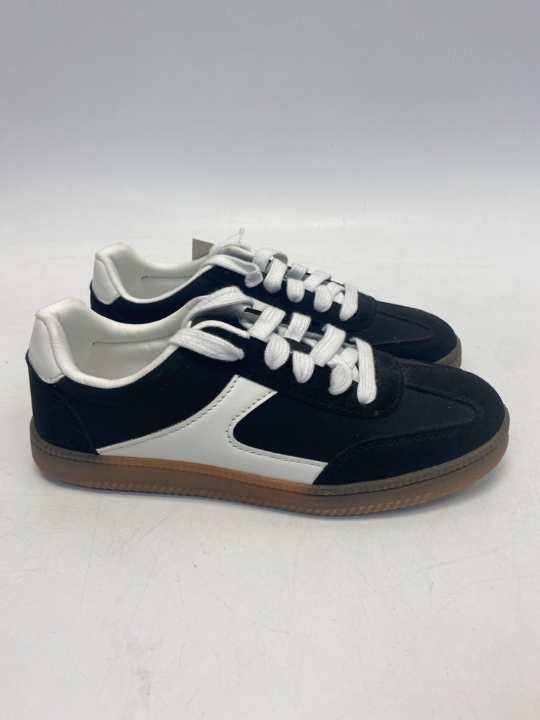 NWT No Boundaries US Shoe Size 7 Black White Lace-up Sneakers
