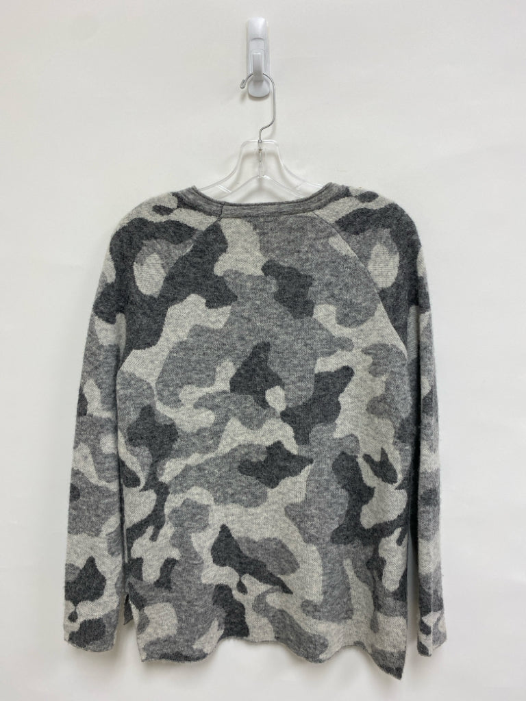 Athleta Size S Gray Camouflage Ladies Sweater