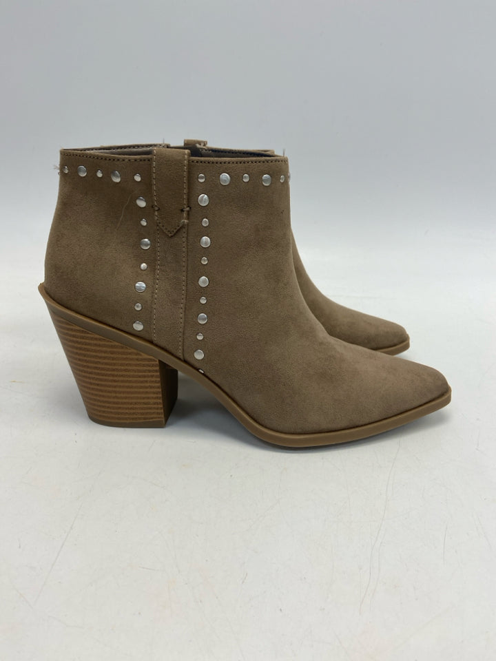 NWT  Size 9 Brown Side Zipper Boots