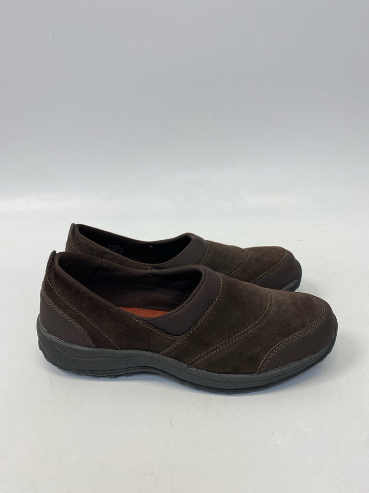 Easy Spirit  Size 8 Dark Brown Suede Flats