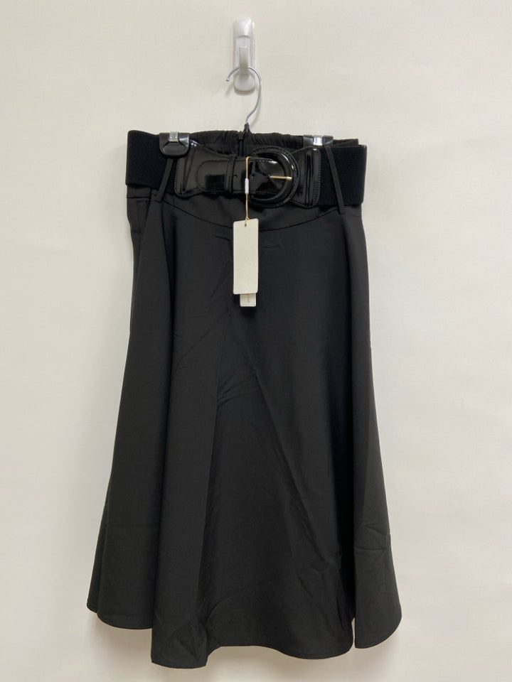 NWT Size M Black Ladies Skirt