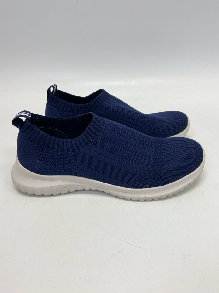 Size 41 Navy Sneakers