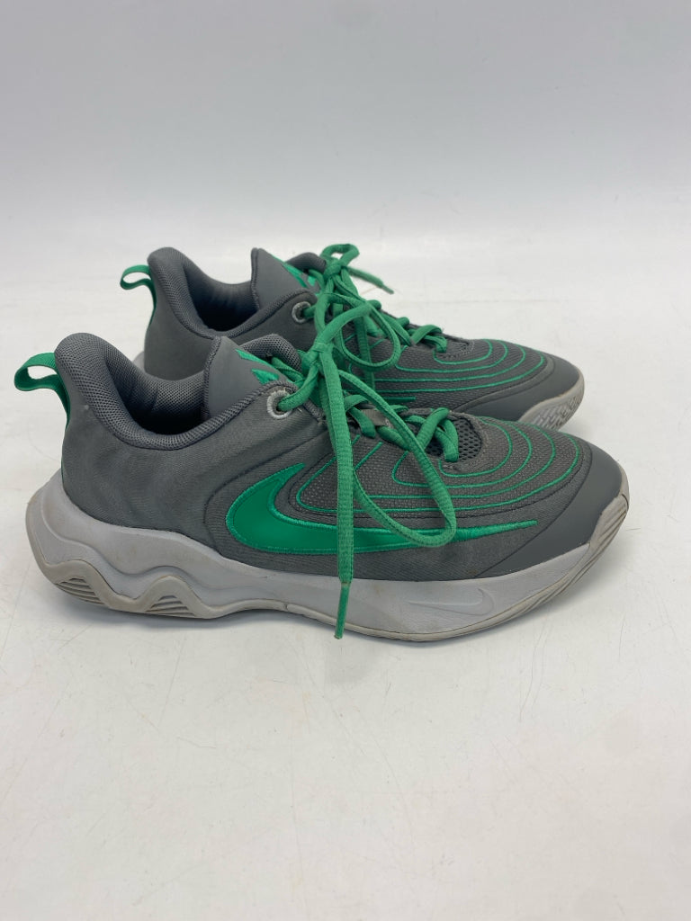 Nike SIZE 4 Gray Green Girl&