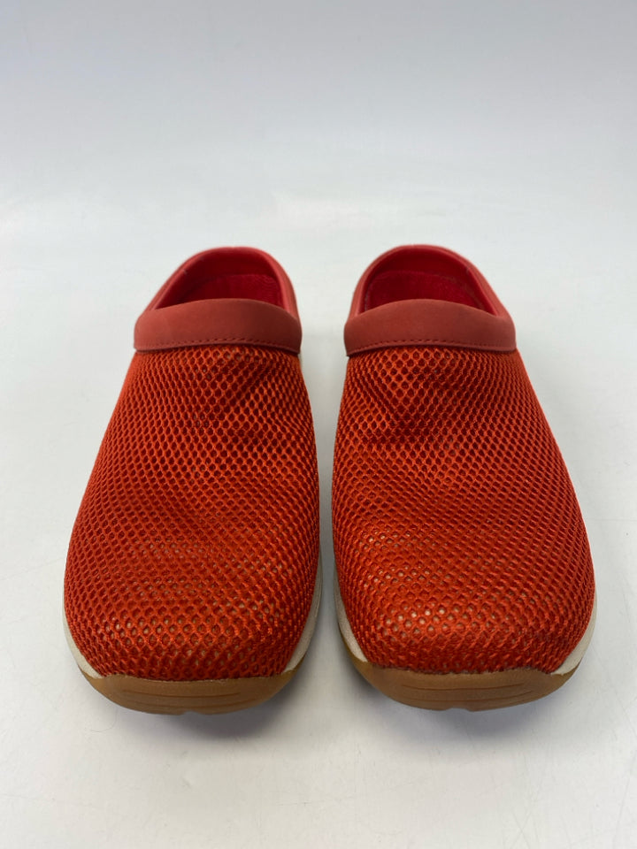 Merrell  Size 9.5 Red Perforated Knit Clogs