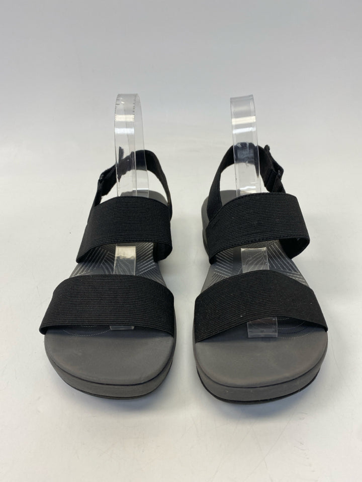 Clarks  Size 9 Gray/Blk Sandals