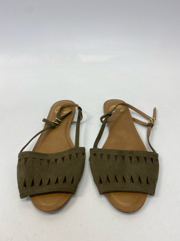 Journee  Size 9 Dark Green Sandals