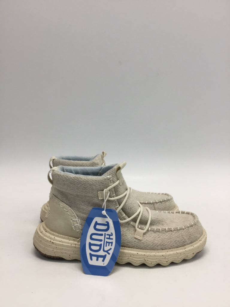 NWT Hey Dude US Shoe Size 8 Ivory Sneakers