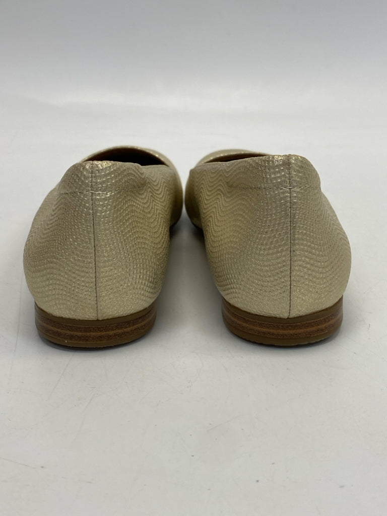 NWOT Naturalizer  Size 8 Gold Shimmery Flats