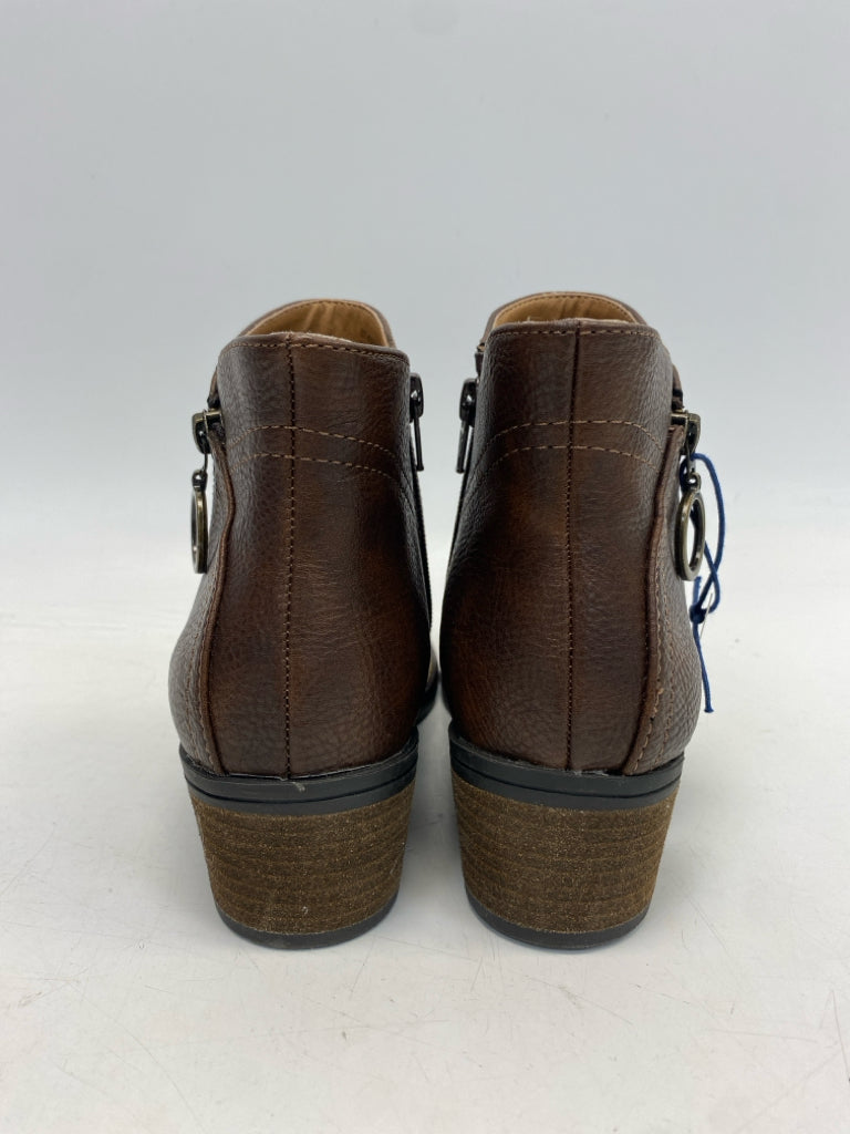 NWT White Mountain  Size 7.5 Brown Boots