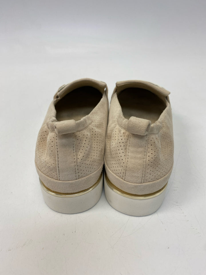 NWOT Vaneli  Size 8.5 Tan Perforated Flats