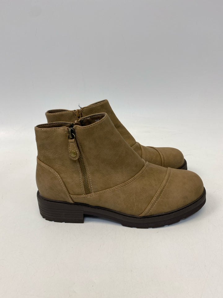 Easy Street US Size 9 Brown Boots