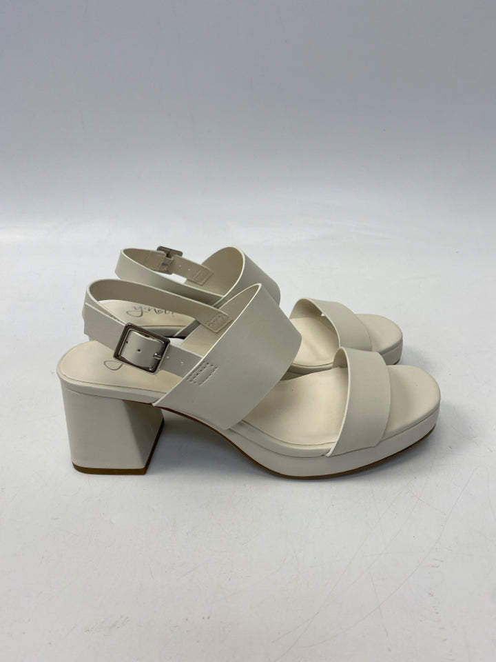 NWOT  Size 7.5 Cream Sandals