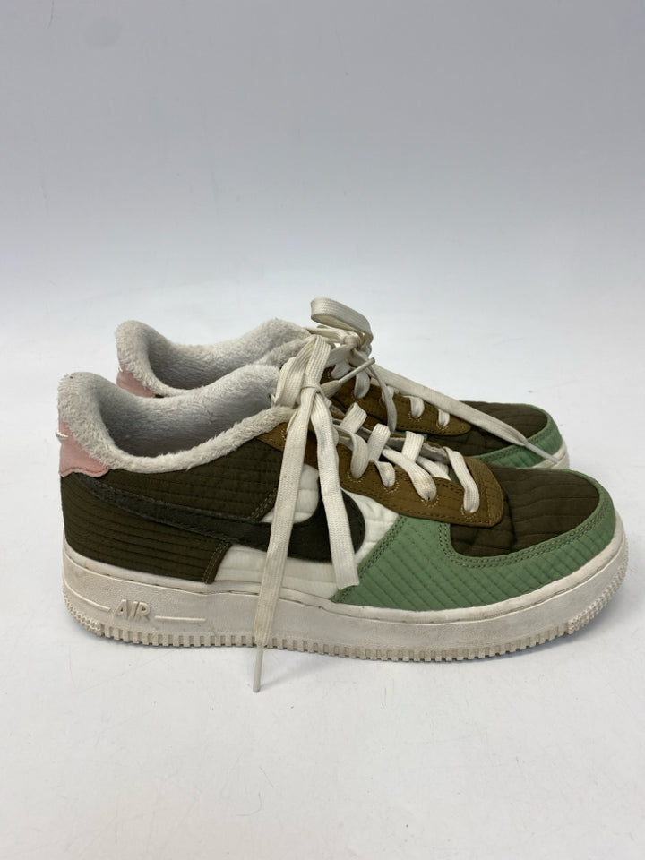 Nike SIZE 6.5 Green Girl&