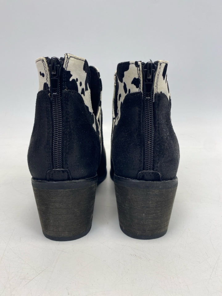 Pierre Dumas US Shoe Size 7.5 Black White Animal Print Boots