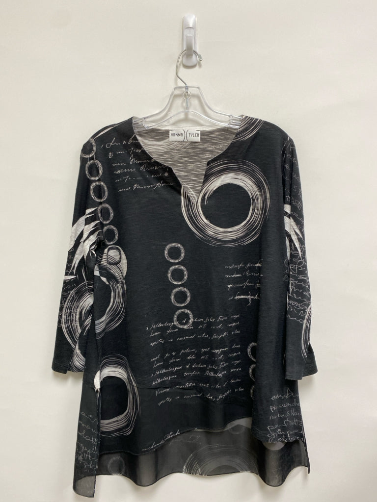 Size M Black White Abstract 3/4 Sleeve Ladies Top
