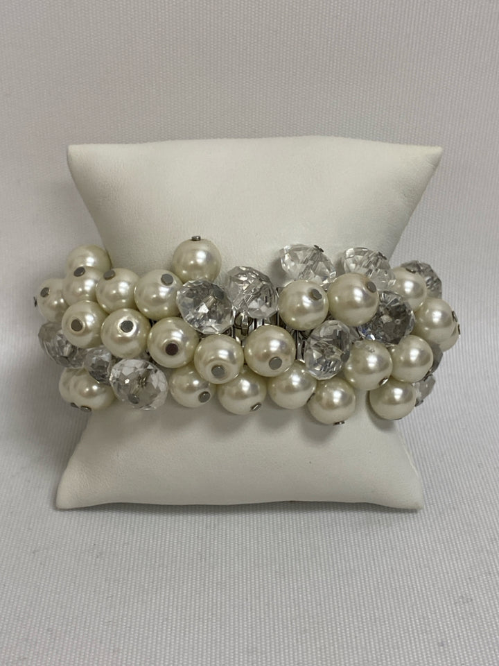 Silver Color Pearl Color Jeweled Bracelet