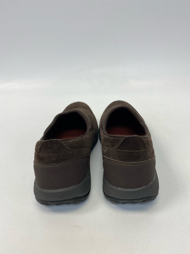 Easy Spirit  Size 8 Dark Brown Suede Flats