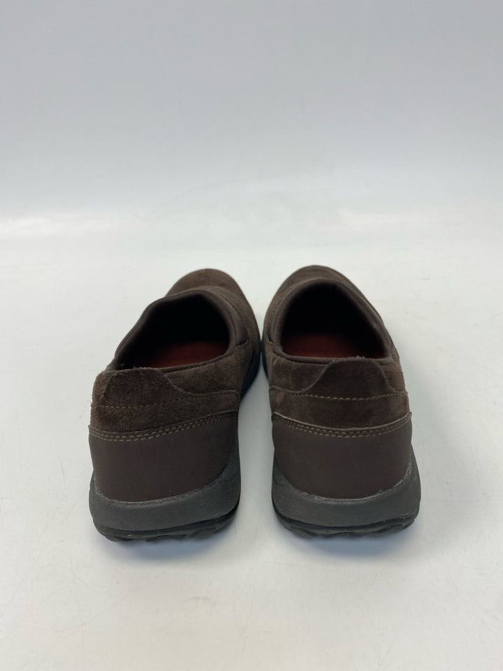 Easy Spirit  Size 8 Dark Brown Suede Flats