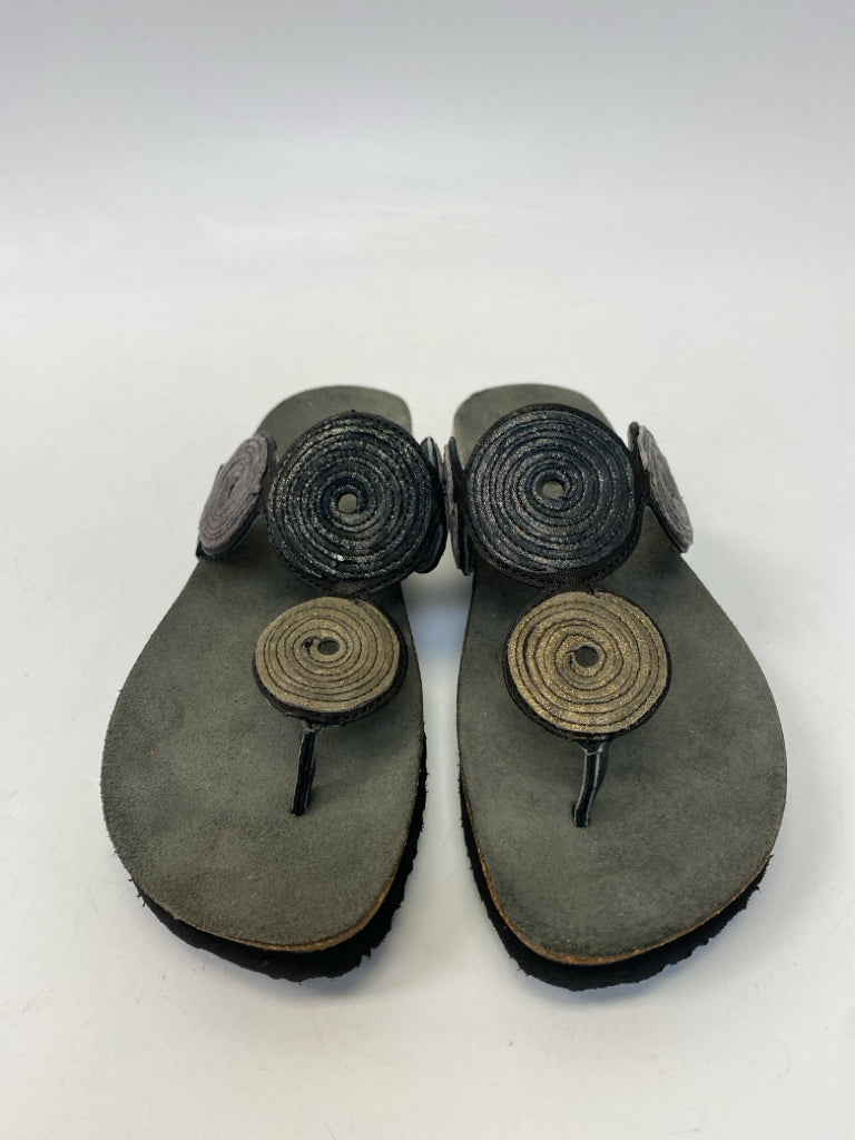 Size 39 Black Silver/Gold Sandals